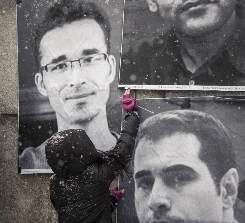 Momento della manifestazione a New York. Omid Kokabee è il primo da sinistra. 