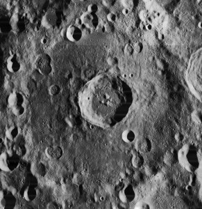 Il cratere lunare Einstein. Credits: Wikipedia