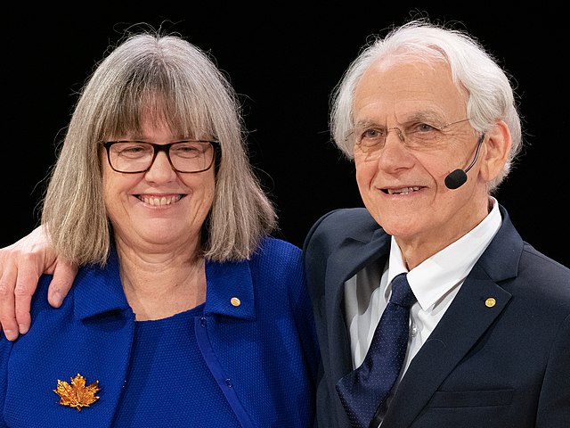Gérard Mourou e Donna Strickland vincitori del premio Nobel per la Fisica nel 2018
StaR Stoccolmaaroma